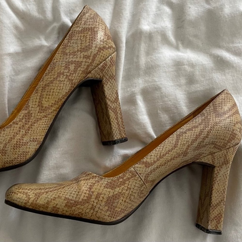 Women's BCBG Faux snake skin pumps; Size 8.5; pre-owned; heavily worn